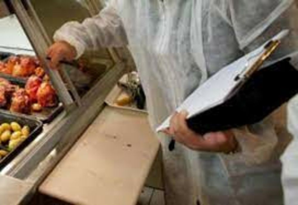 Prevenirea toxiinfecțiilor alimentare în perioada Sărbătorilor Pascale – prioritate a DSVSA Neamț