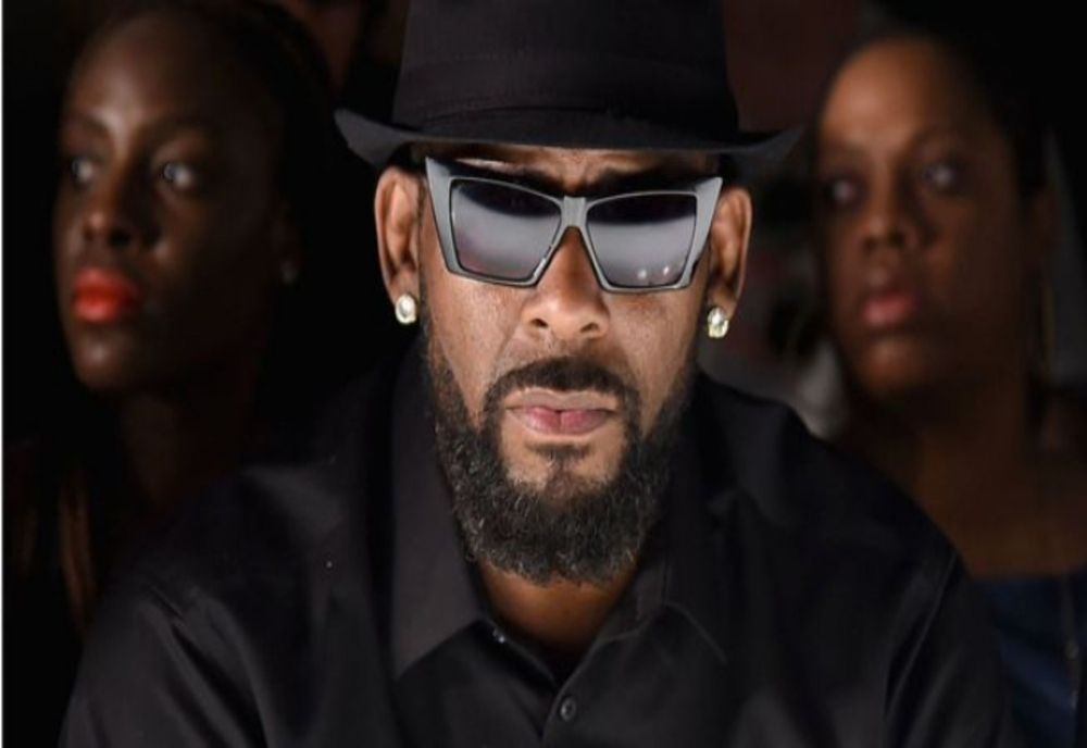 Celebrul cântăreț R. Kelly, condamnat la 30 de ani de închisoare. Ce acuzații i se aduc