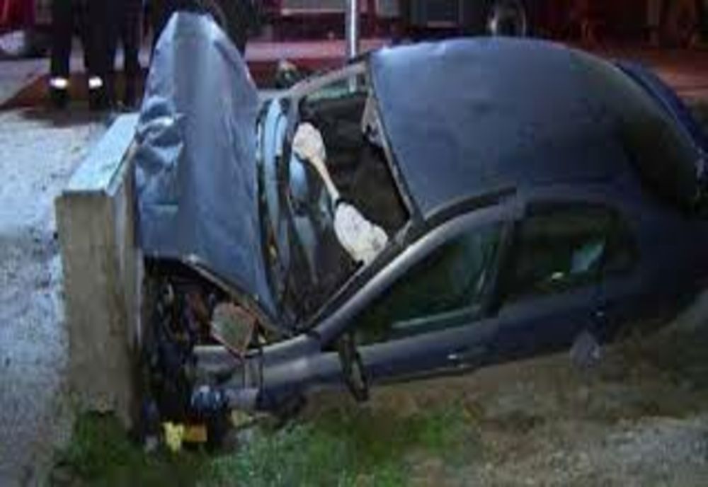 Atât de beat că s-a oprit cu mașina într-un podeț