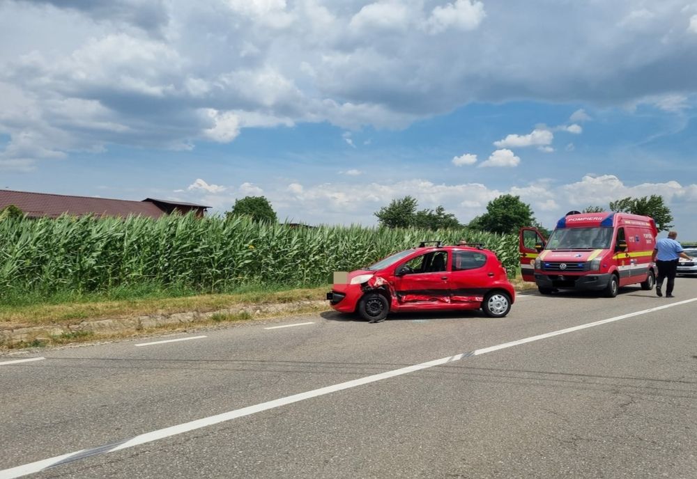 Nu a oprit la STOP și a provocat accident! Două persoane printre care un copil de 3 ani au fost răniți