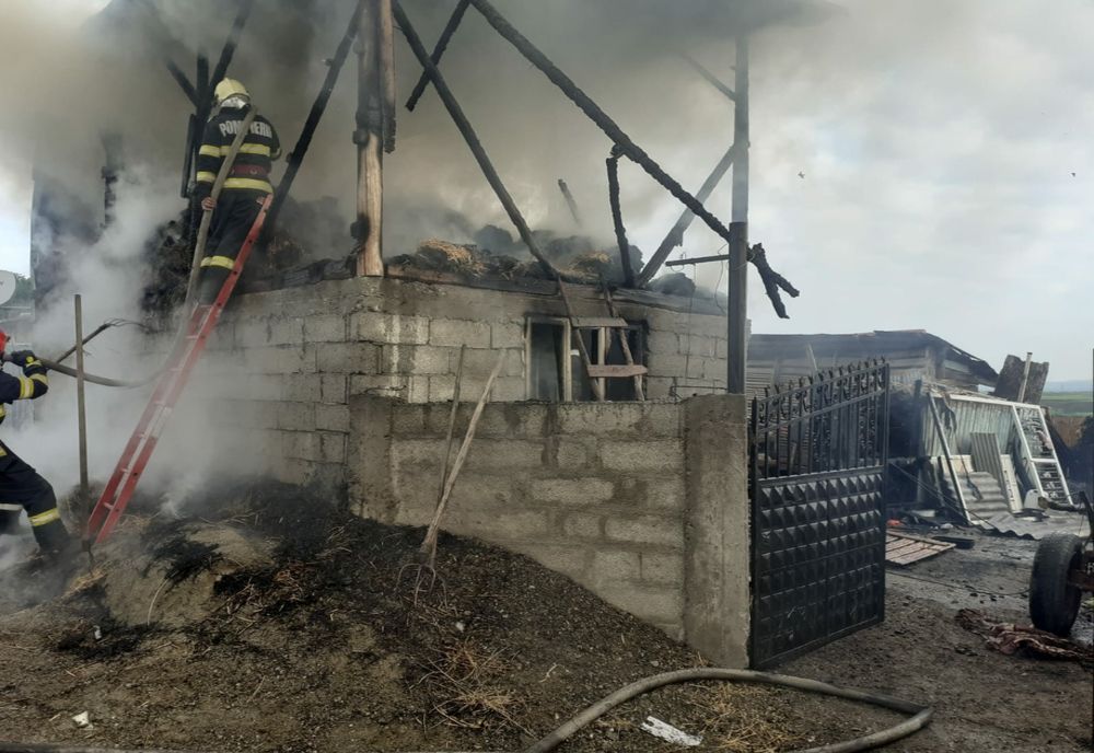 Incendiu la o gospodărie din Păstrăveni