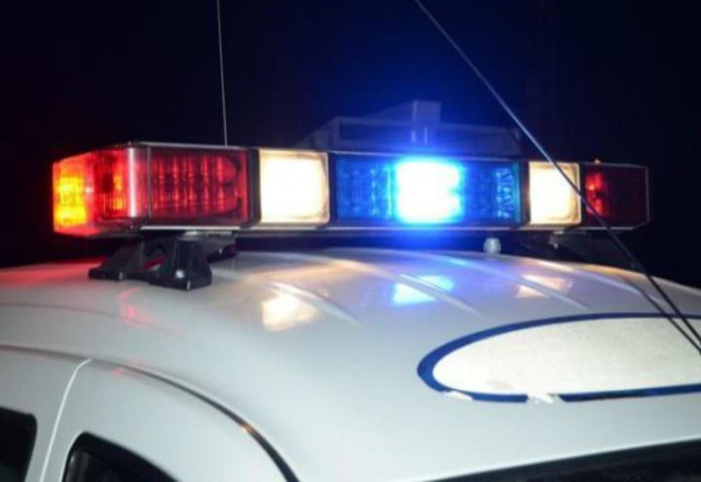 Un bărbat arestat la domiciliu a ieșit la plimbare cu mașina și a tamponat mașina din spatele său! Ce au descoperit polițiștii