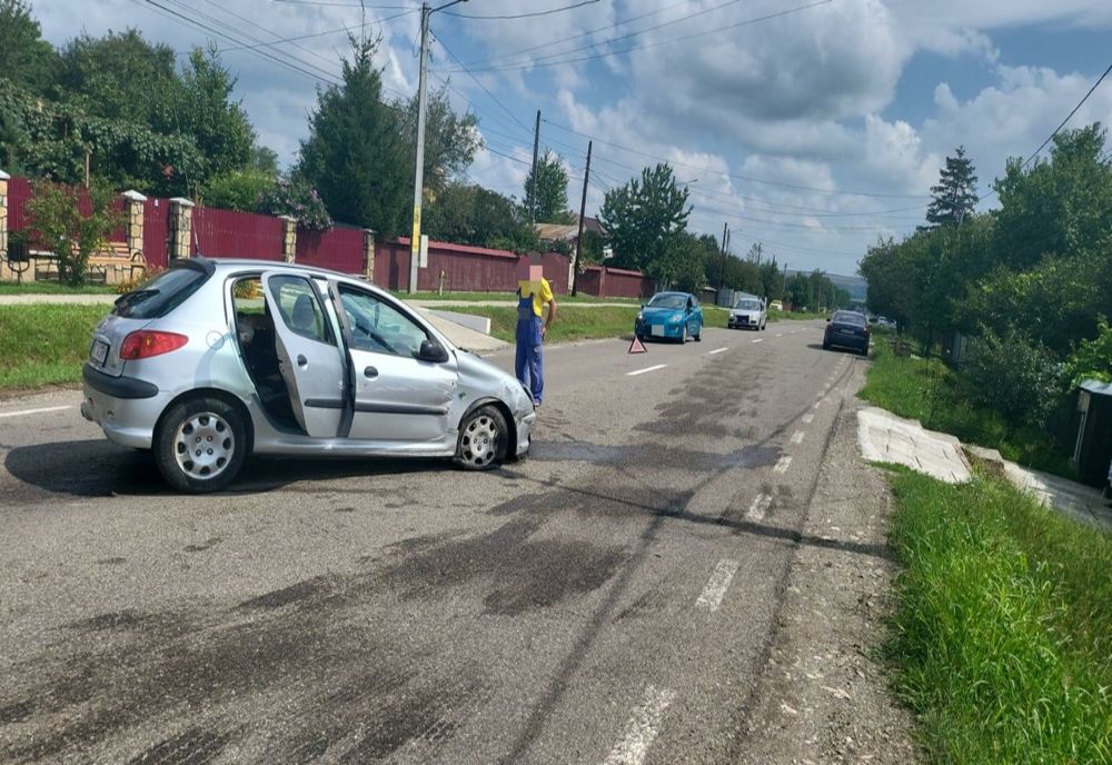 Accident la Dobreni! Maşinii unui septuagenar i-a explodat pneul în depăşire