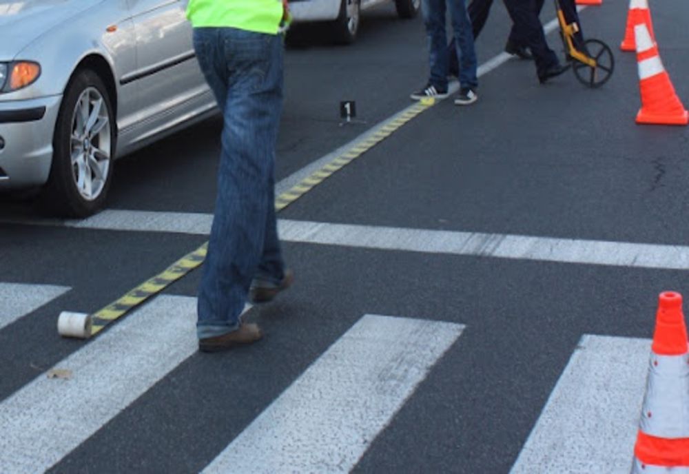 Femeie, accidentată pe trecerea pentru pietoni de un biciclist beat