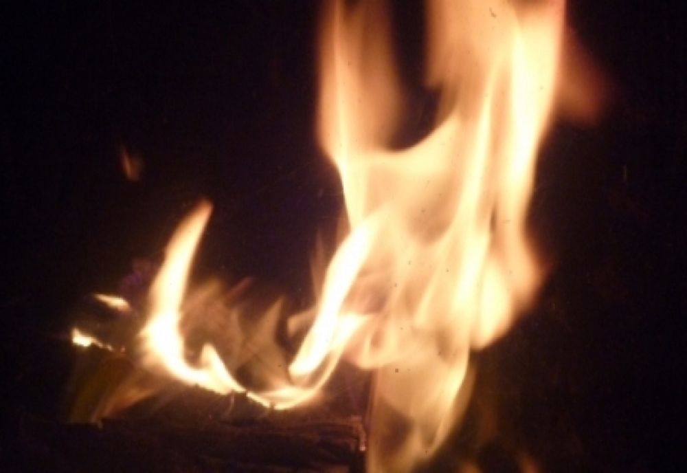 Și-a dat foc la casă