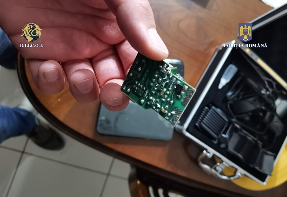 Grup infracţional specializat în infracțiuni informatic, destructurat! Cum furau datele cardurilor bancare