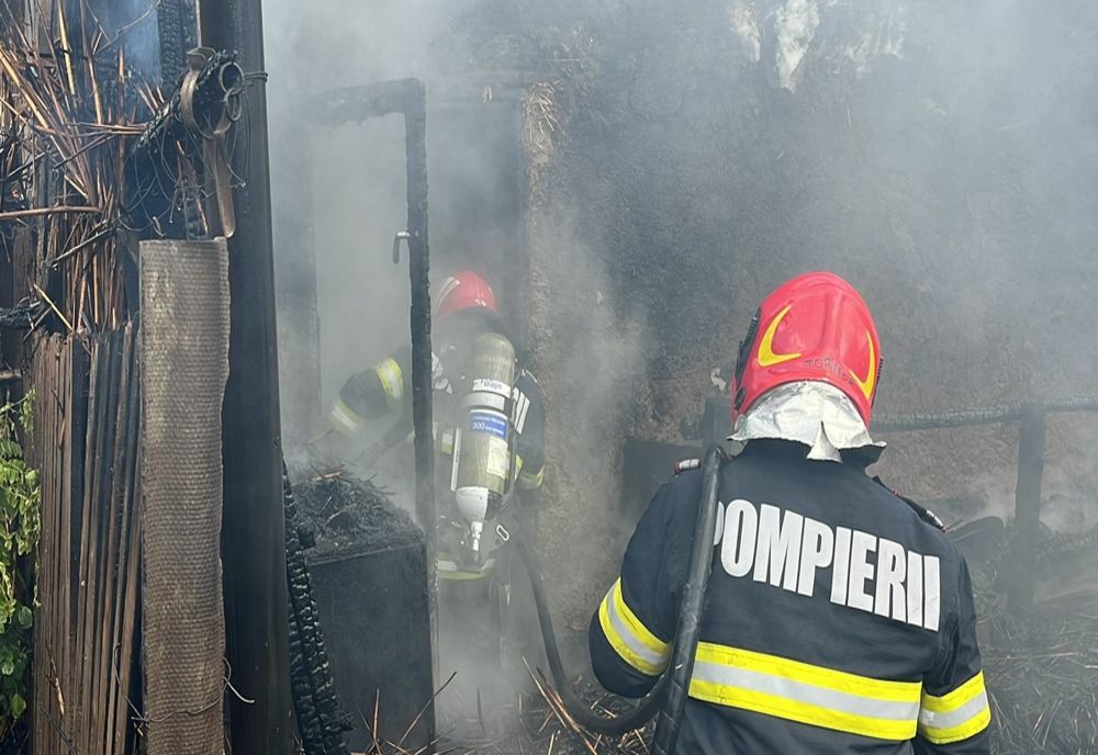 Bucătărie de vară făcută scrum de un incendiu la Nemțișor