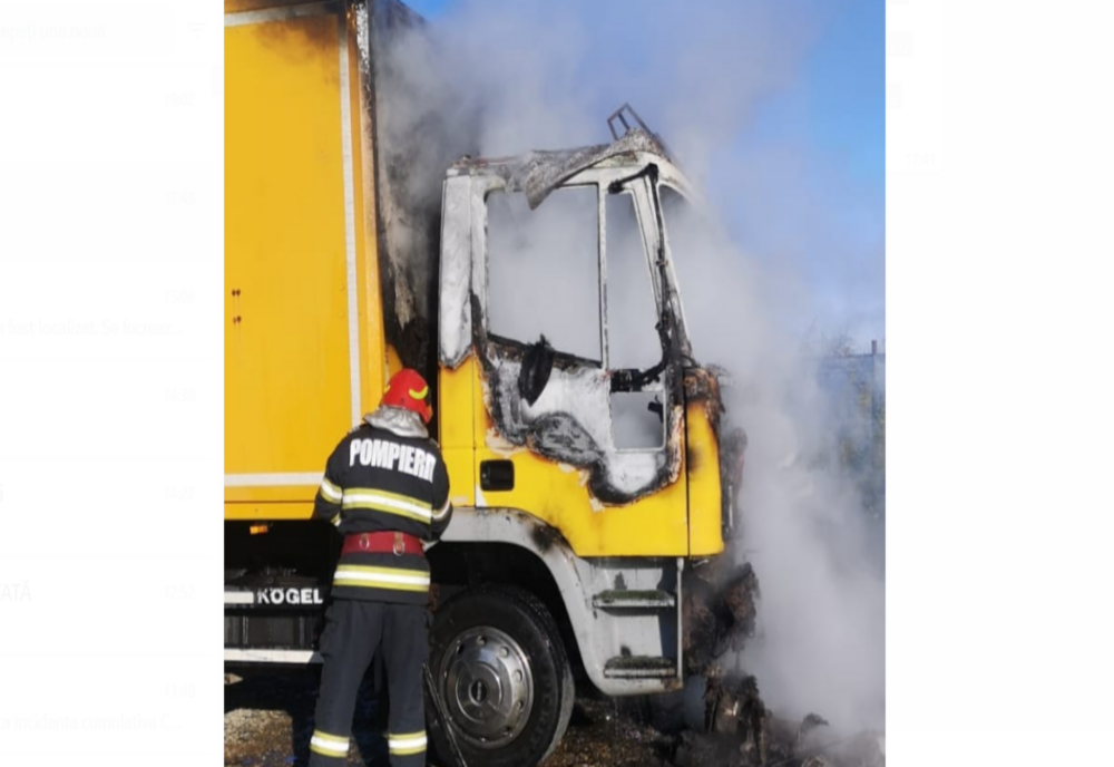 Cabina unui camion a ars ca o torță pe o stradă din Târgu Neamț