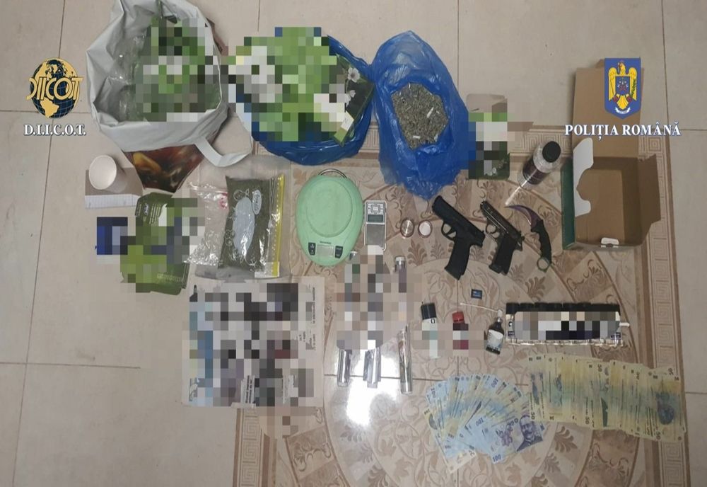 Bandă de traficanți de droguri, destructurată