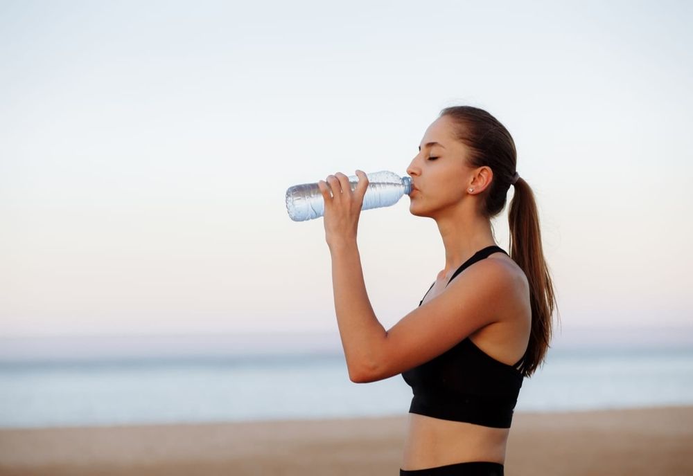 Cât de multă apă este indicat să bei într-o zi?