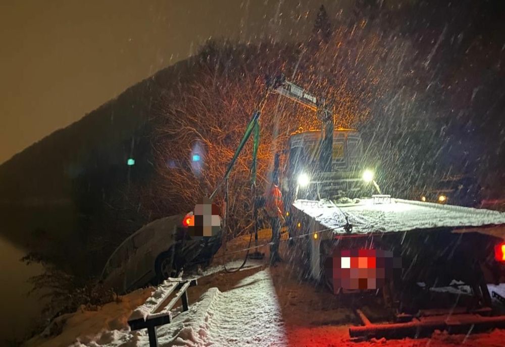 Drogat cu Canabis a ajuns cu mașina în albia lacului