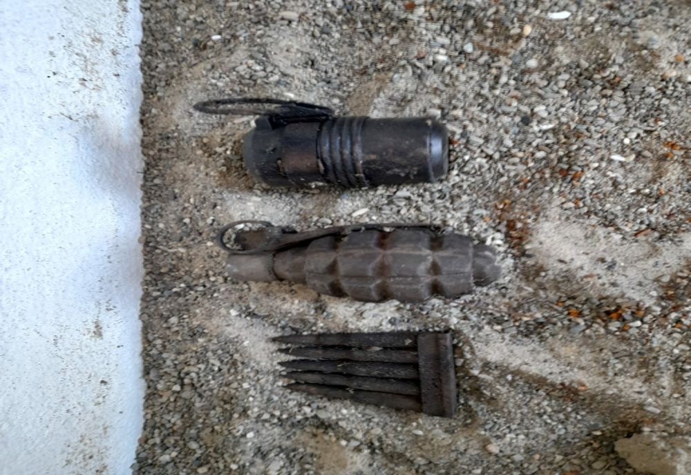 Un bărbat a făcut o descoperire periculoasă când repara un acoperiș