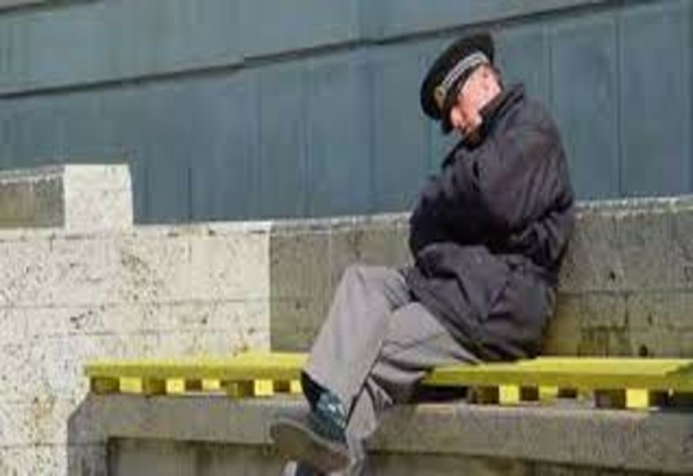 Doi paznici au fost găsiți dormind în post