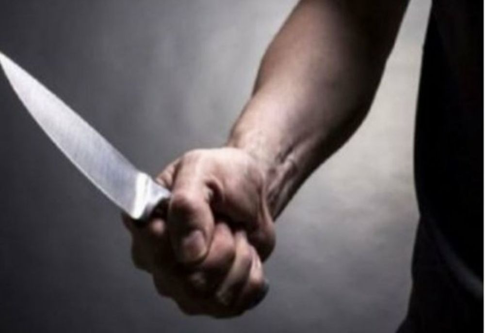 Bărbatul care și-a înjunghiat fiul, condus la închisoare