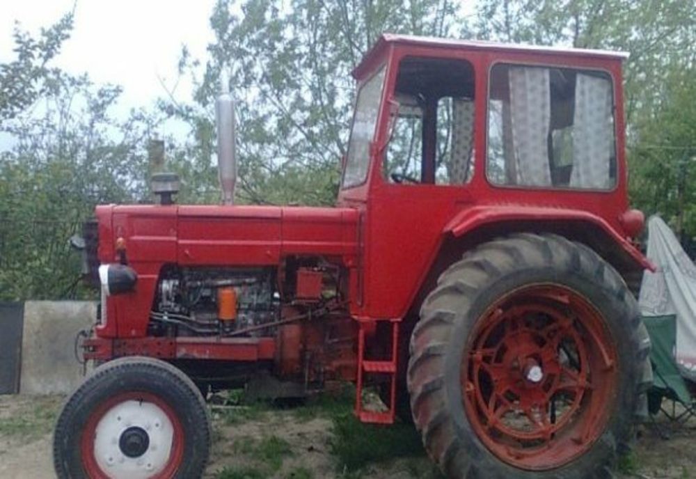 O FEMEIE A MURIT, IAR ALTA A FOST RĂNITĂ DE UN TRACTOR LA NISTRIA. ȘOFERUL, UN MINOR DE 14 ANI