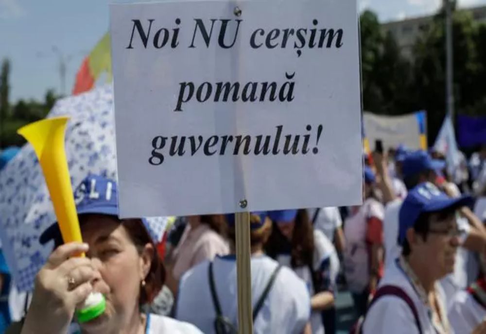 Protest masiv la Guvern: Peste 5.000 de oameni, în Piața Victoriei, la mitingul național din Sănătate - Se amenință cu greva generală