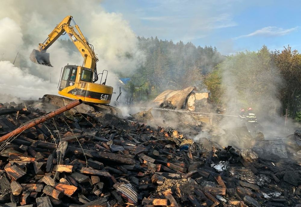 Incendiu la Sihăstria Putnei: o chilie și câteva anexe s-au făcut scrum