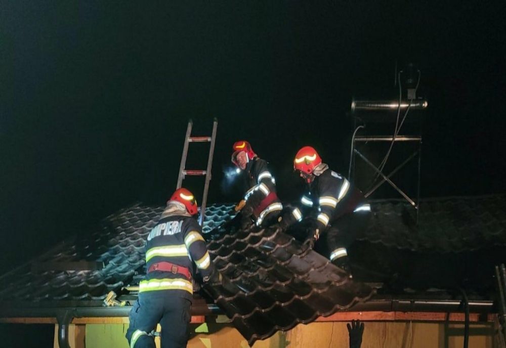 UN INCENDIU A DISTRUS O CASĂ DIN PIATRA-NEAMȚ
