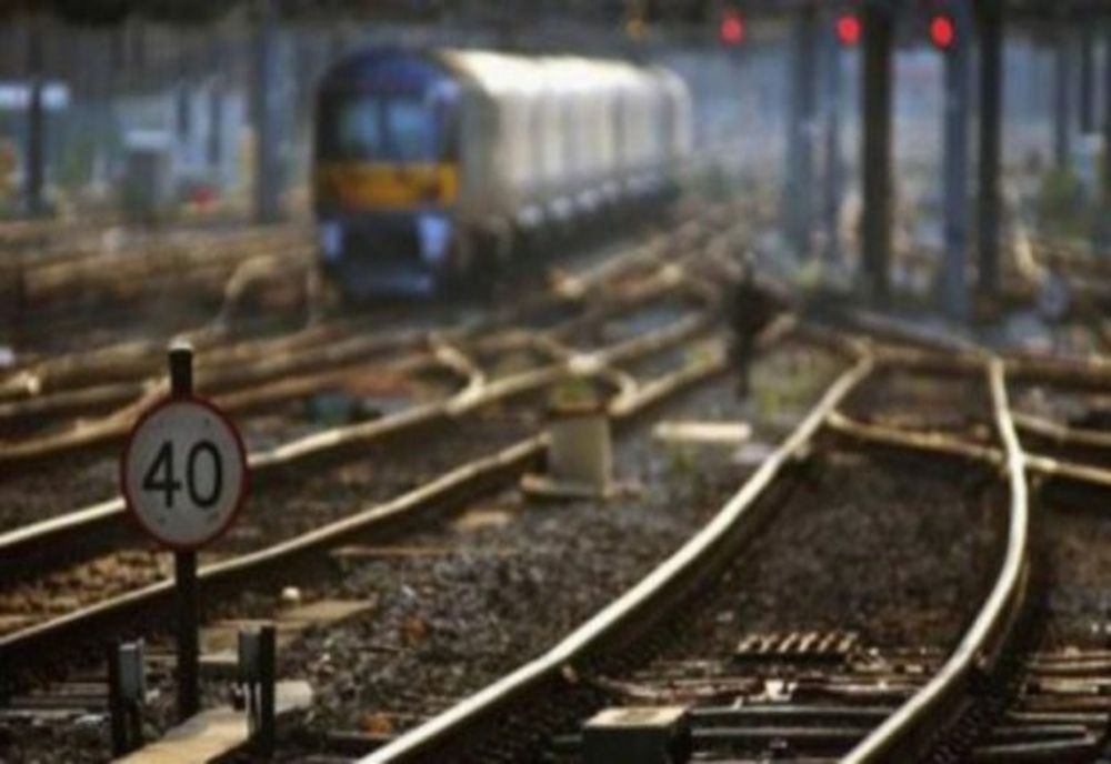 ACCIDENT FEROVIAR ÎN COMUNA COSTIȘA: UN AUTOTURISM LOVIT DE TREN, PATRU PERSOANE AU AJUNS LA SPITAL