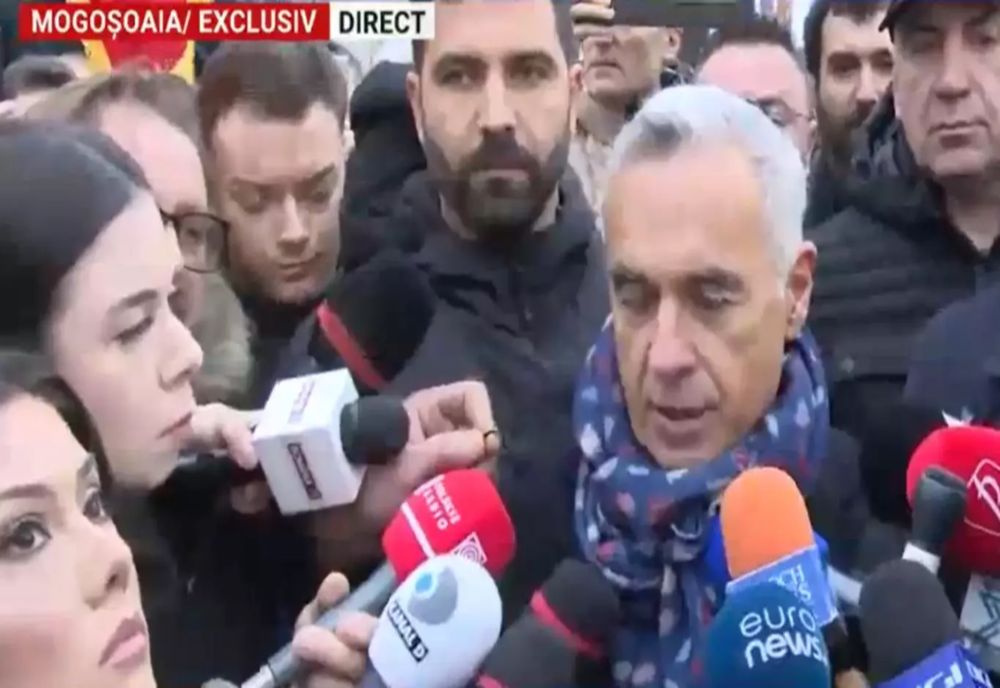 CĂLIN GEORGESCU A VENIT LA SECȚIA DE VOTARE DIN MOGOȘOAIA, DEȘI CCR A ANULAT ALEGERILE 