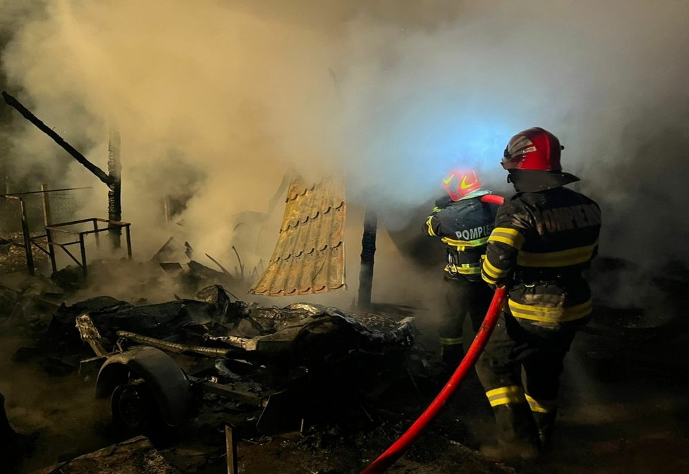 O FEMEIE A MURIT ÎNTR-UN INCENDIU PROVOCAT DE O SOBĂ NESUPRAVEGHEATĂ