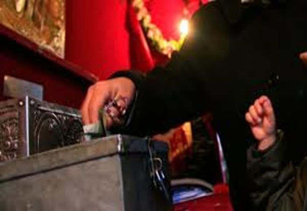 DOI MINORI DIN NEAMȚ, CERCETAȚI PENAL PENTRU FURTUL A 4.000 DE LEI DIN CUTIA MILEI