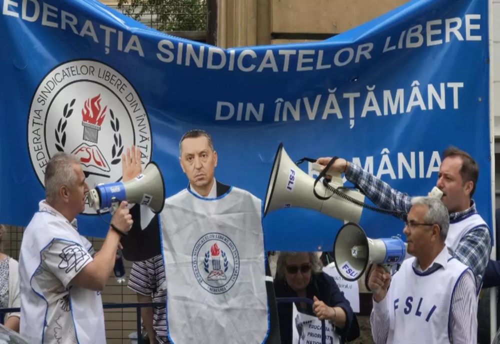 Protest masiv al dascălilor, în Capitală. Mii de profesori, la ușa lui Bolojan