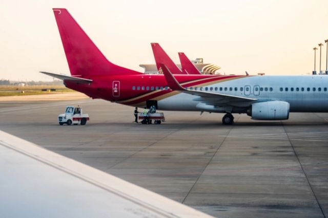 Scandal la bordul unui avion: o femeie a fost debarcată pentru că a dat drumul la un videoclip cu sunetul la maximum