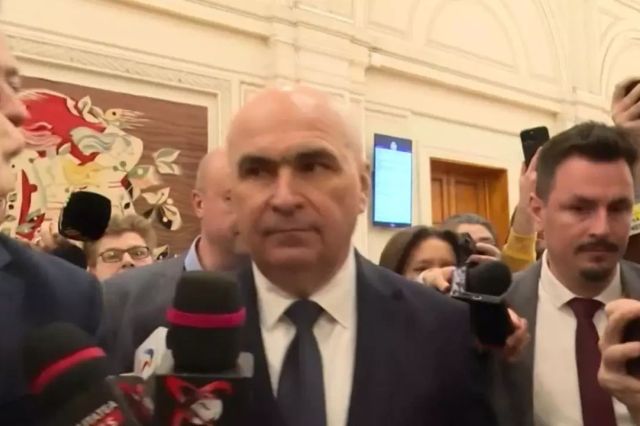 VIDEO Bolojan, o nouă sfidare la adresa jurnaliștilor. Șeful Guvernului a refuzat să răspundă întrebărilor după ședința pe buget