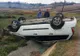 Fără permis și sub influența băuturilor alcoolice, s-a răsturnat cu mașina (FOTO)
