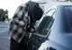 A furat dintr-o mașină un radio-casetofon şi un acumulator auto, iar acum stă la închisoare un an jumătate