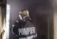 Incendiu la un apartament din Roman pornit de la o lumânare