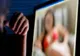 Adolescentă șantajată cu fotografii compromițătoare