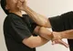 Un tânăr violent din Borlești își va petrece sărbătorile în arest