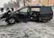 Tamponare între două autoturisme și un autotren la Roman. Un bărbat a rămas încarcerat