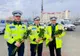 De 8 martie polițiștii au întâmpinat colegele de birou și participantele la trafic cu flori și mesaje de felicitare