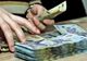Autoritățile și instituțiile publice riscă amenzi dacă nu au salariile ”la vedere”