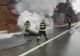 Incendiu la un autoturism parcat în fața Primăriei Roznov