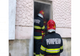 Locatarii unui bloc din Roman evacuați din cauza unui incendiu la subsol