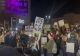 SUTE DE STUDENȚI PROTESTEAZĂ ÎN PIAȚA UNIVERSITĂȚII